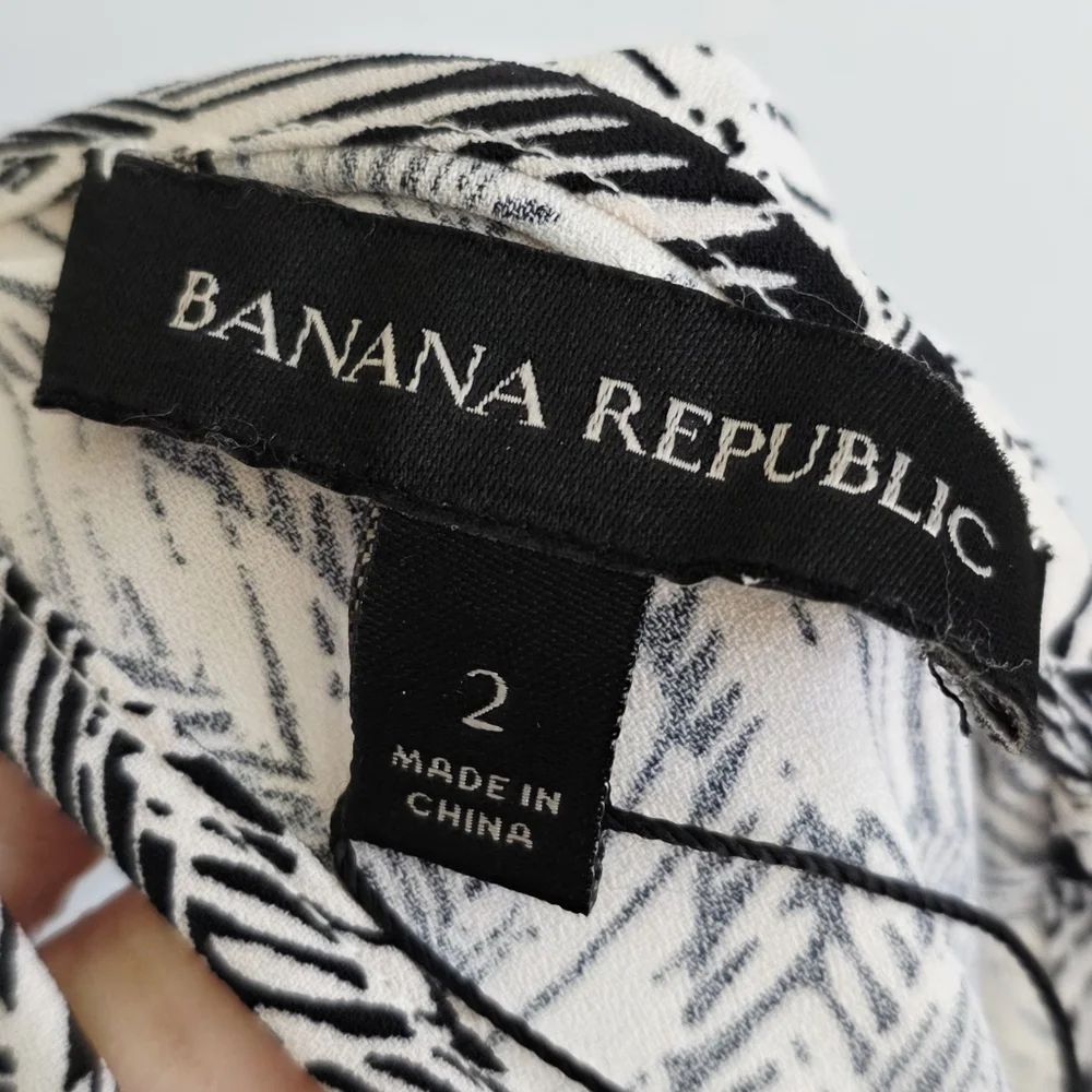 Banana Republic Leaf Print Drapey Black And White Jumpsuit Women's Size 2